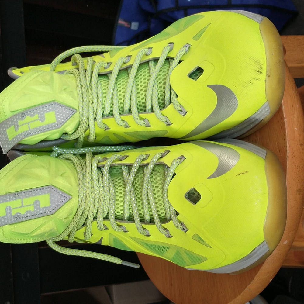 NIKE SNEAKERS! - Picture 12 of 14